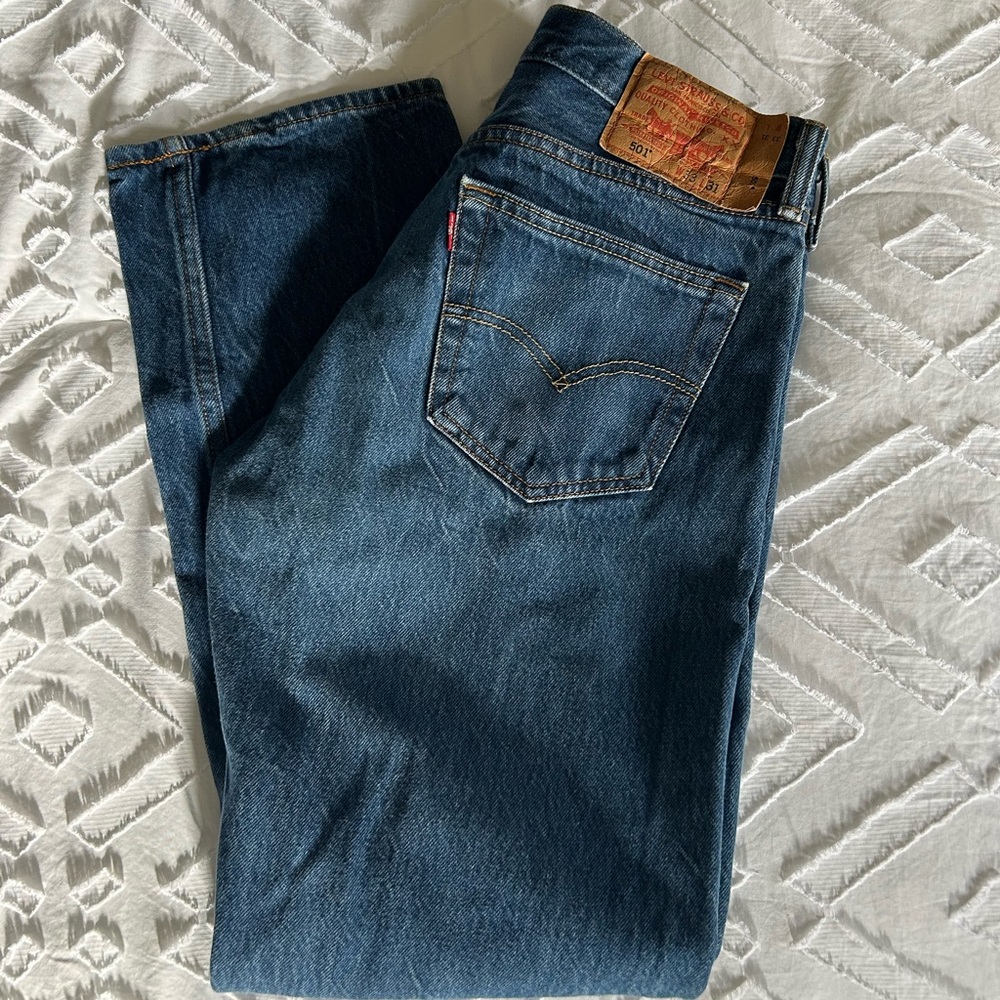 Dark wash Levi’s 501